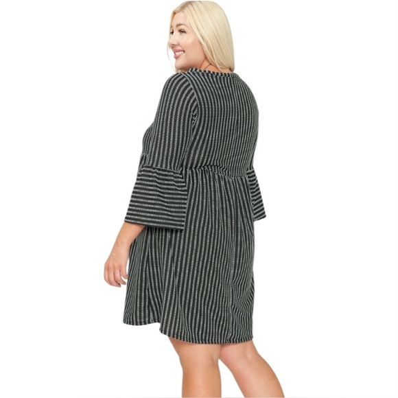 Story Tellers, Plus Size Midi Dress With 3/4 Bell Sleeves, 1X, Black & White - Picture 4 of 8